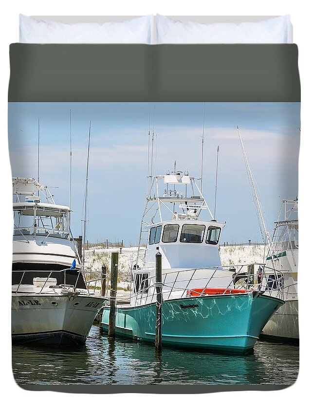 Destin Duvet Cover featuring the photograph Down Time by Gary Oliver