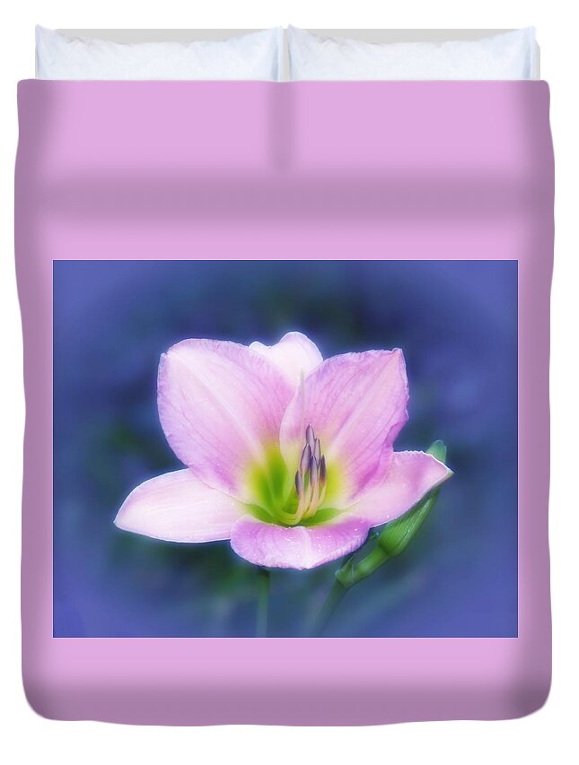 Catherine Woodbery Daylily Duvet Cover featuring the photograph Dream Lily - Daylily by MTBobbins Photography
