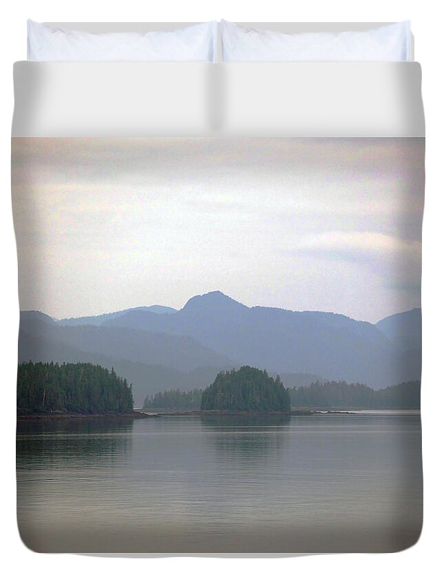 Landscape Duvet Cover featuring the photograph Dreamsacpe by Paul Ross