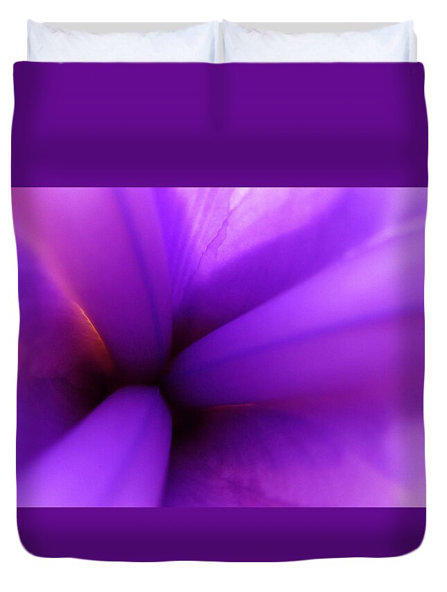 Mauve Duvet Cover featuring the photograph Dreamstate in Mauve by Carolyn Jacob