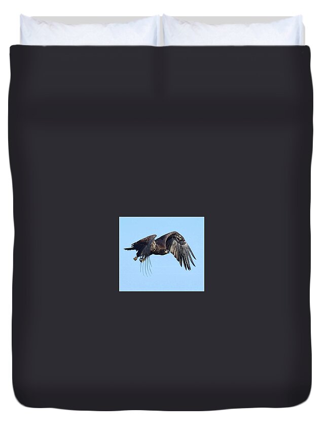Eagles Duvet Cover featuring the photograph E9 flying away by Liz Grindstaff