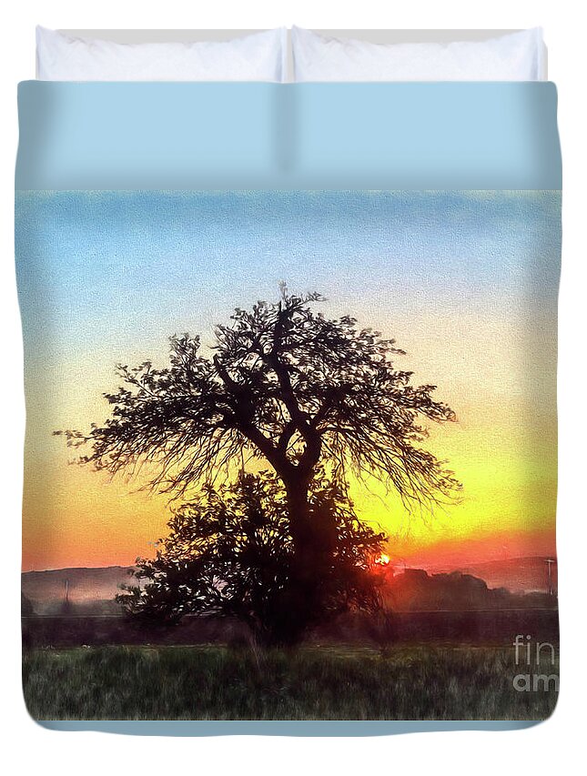 Early Morning Sunrise Duvet Cover featuring the photograph Early morning sunrise by Jim Lepard