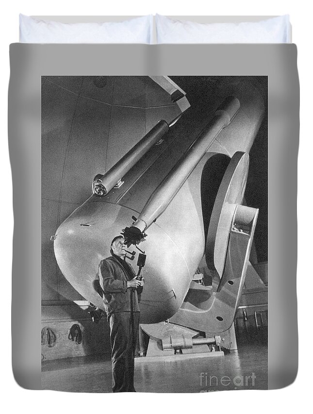 History Duvet Cover featuring the photograph Edwin Hubble And Telescope Palomar by Science Source
