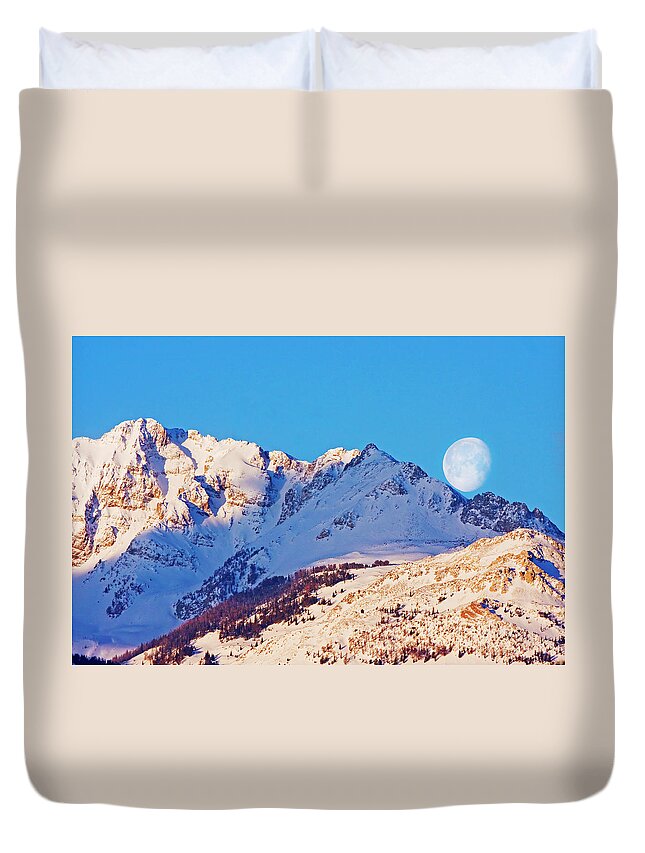 Moon Duvet Cover featuring the photograph Electric Peak Moonset by Mark Miller