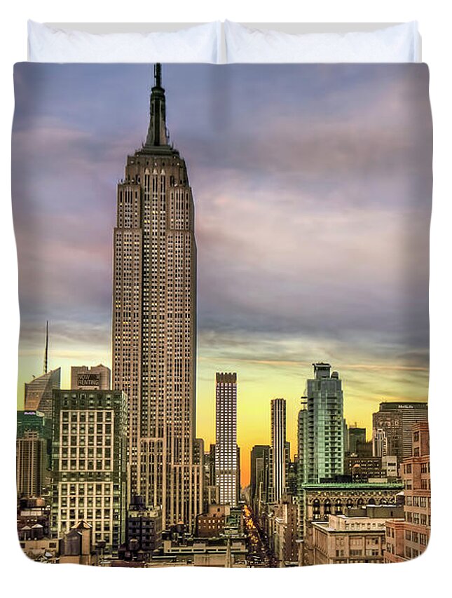 Skyscraper Duvet Cover featuring the photograph Empire State of Mind by Evelina Kremsdorf