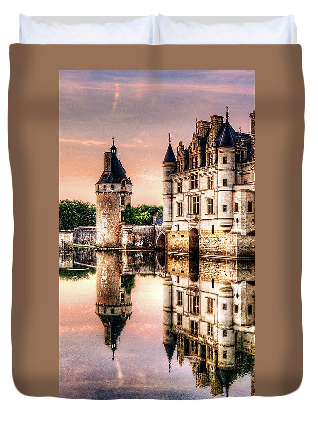 Chateau De Chenonceau Duvet Cover featuring the photograph Evening at Chenonceau Castle by Weston Westmoreland