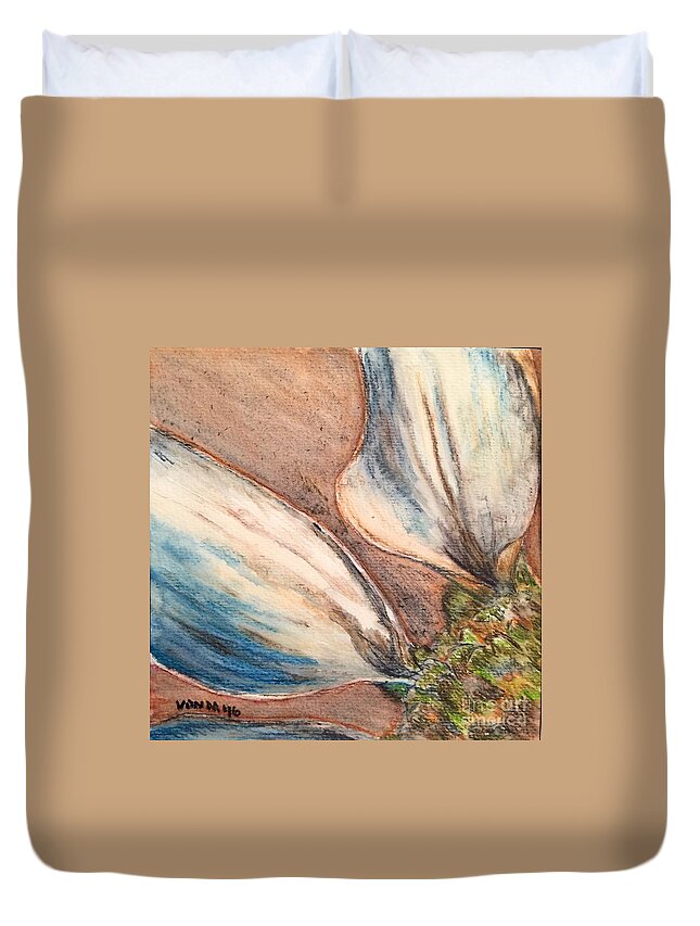 Macro Duvet Cover featuring the drawing Faded Glory by Vonda Lawson-Rosa