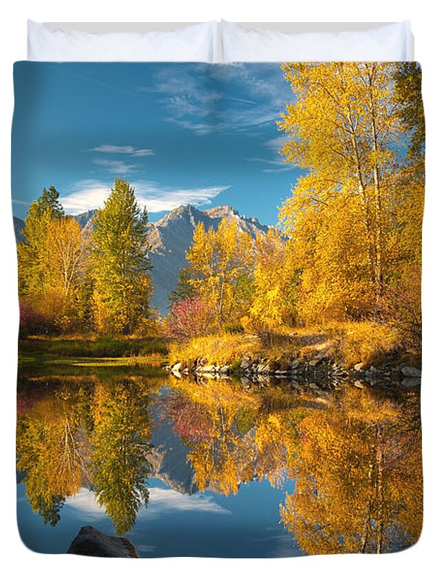 Fall Color Duvet Cover featuring the photograph Fall Colors in Leavenworth by Yoshiki Nakamura