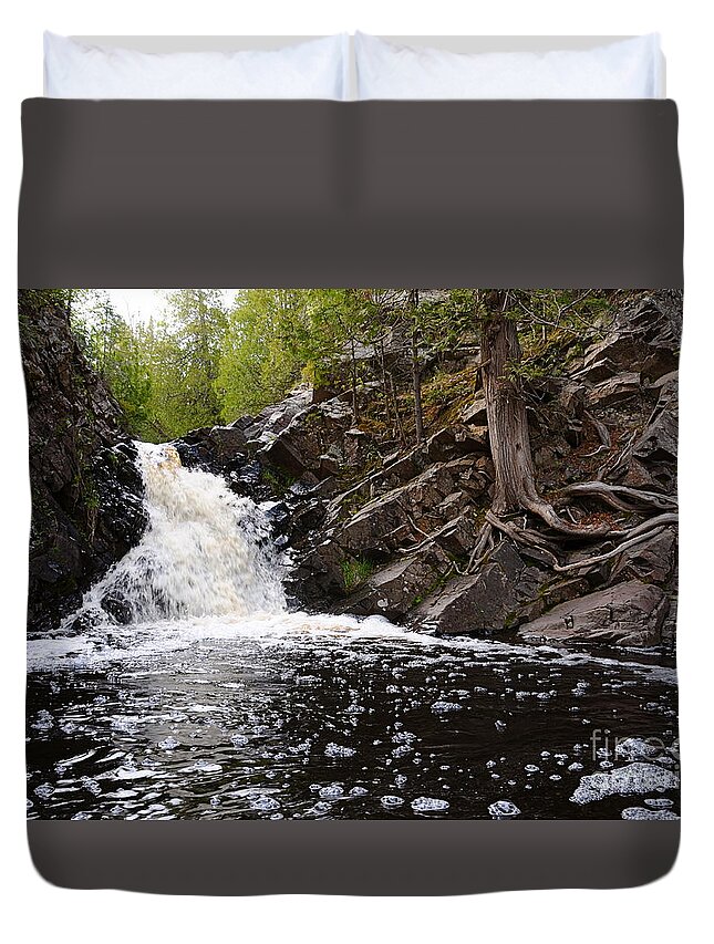 North Shore Duvet Cover featuring the photograph Fall River View by Sandra Updyke