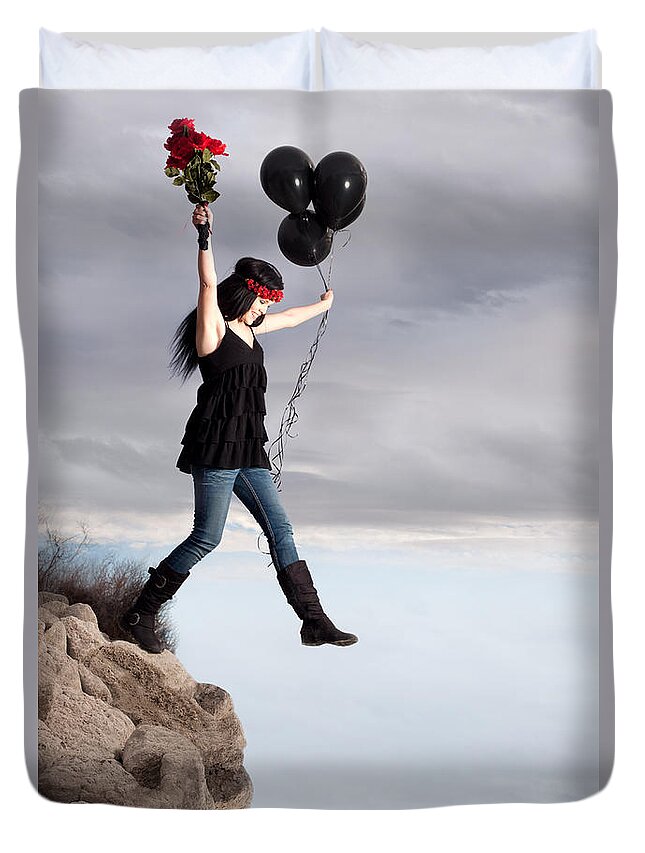 Cliff Duvet Cover featuring the photograph Falling in Love by Cindy Singleton