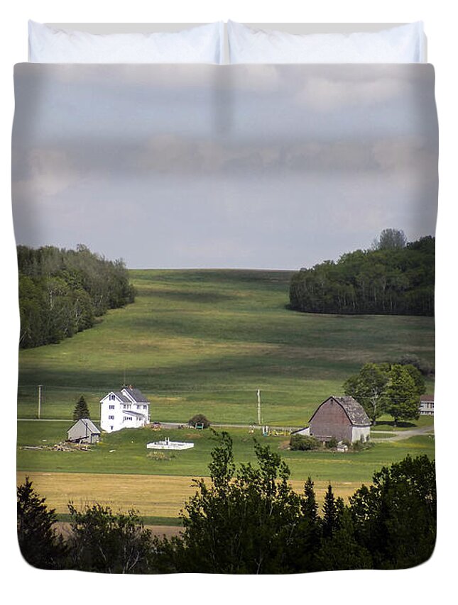 Landscape Duvet Cover featuring the photograph Farm Across the River by William Tasker