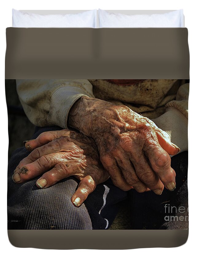 Tranquility Duvet Cover featuring the photograph Farm Hands by Craig J Satterlee