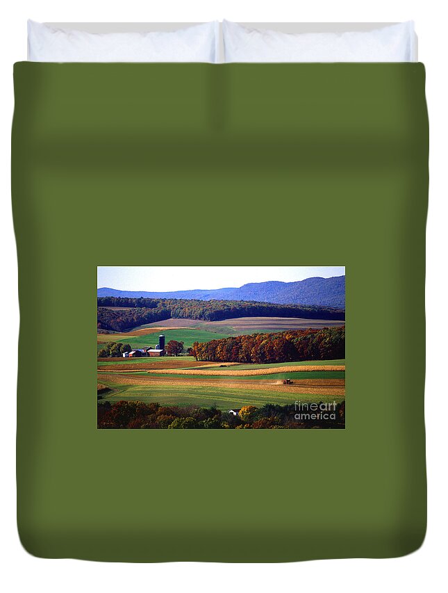 Landscape Duvet Cover featuring the photograph Farm near Klingerstown by USDA and Photo Researchers
