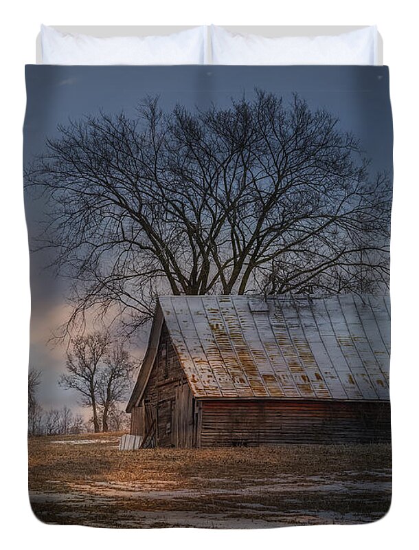 Farm Shed Duvet Cover featuring the photograph Farm Shed 2016-1 by Thomas Young