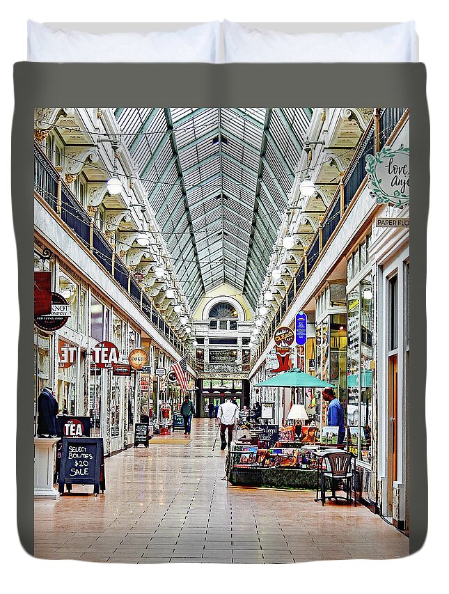 Fifth Street Arcade Duvet Cover featuring the photograph Fifth Street Arcade Life by Gary Olsen-Hasek
