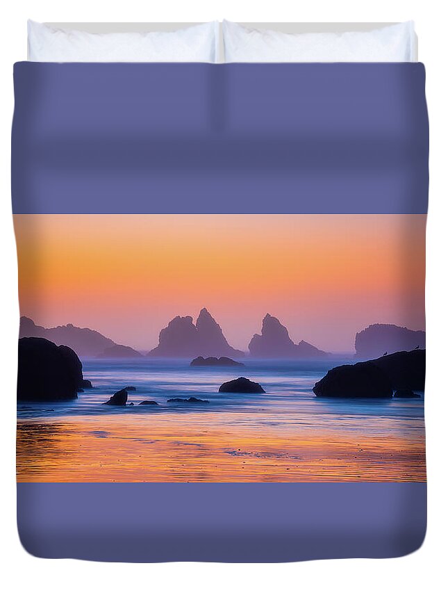 Beach Duvet Cover featuring the photograph Final Moments by Darren White