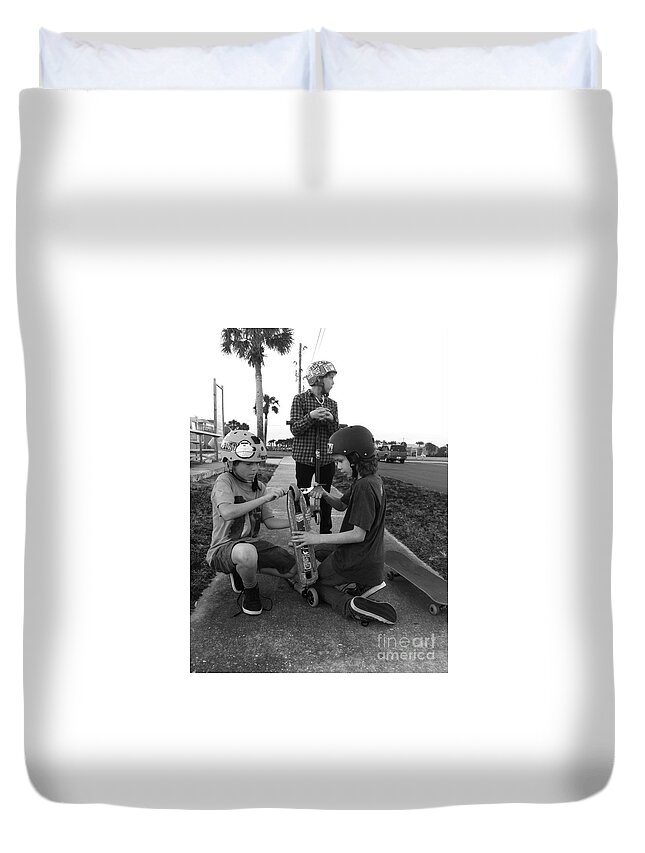 Skateboard Duvet Cover featuring the photograph Fixing a skooter by WaLdEmAr BoRrErO