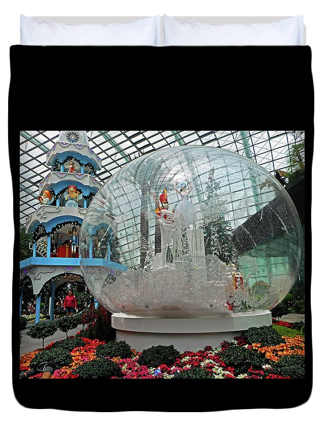 The Dooms Duvet Cover featuring the photograph Flower Dome 20 by Ron Kandt