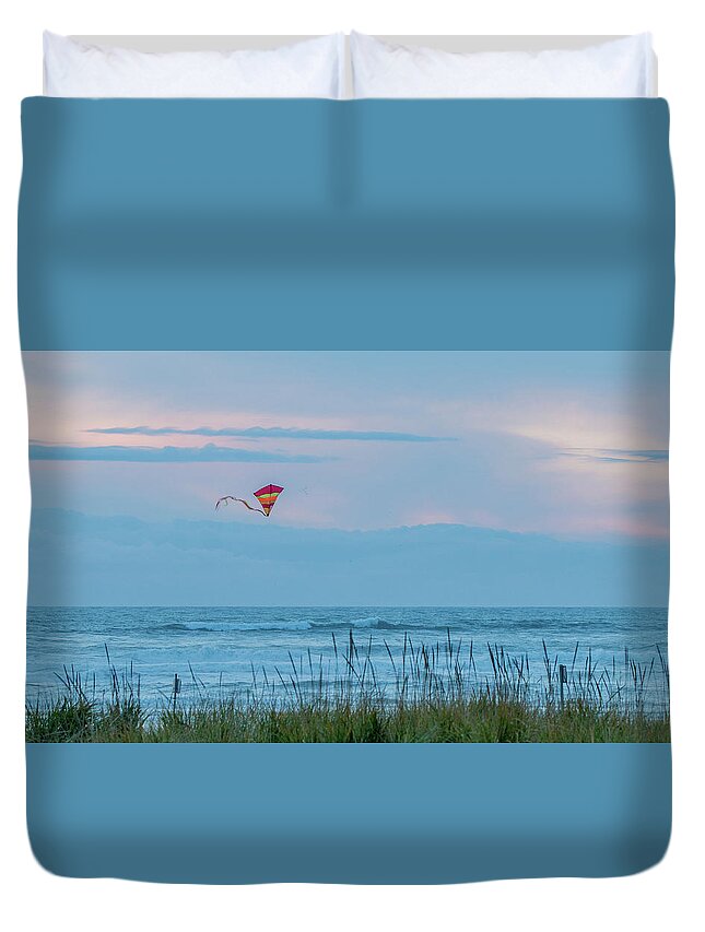 Pacific Ocean Duvet Cover featuring the photograph Flying High over the Pacific by E Faithe Lester