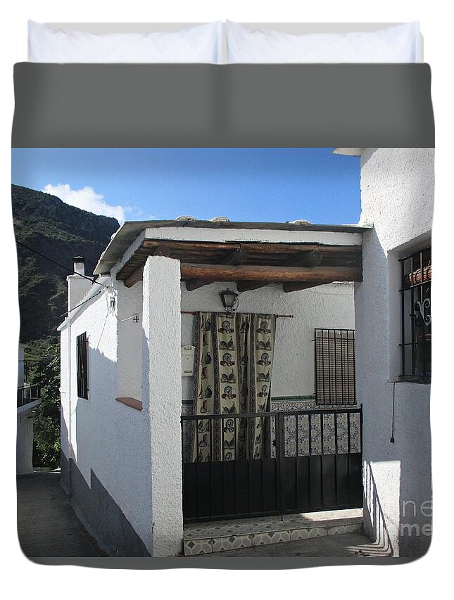 Fondales Duvet Cover featuring the photograph Fondales by Chani Demuijlder