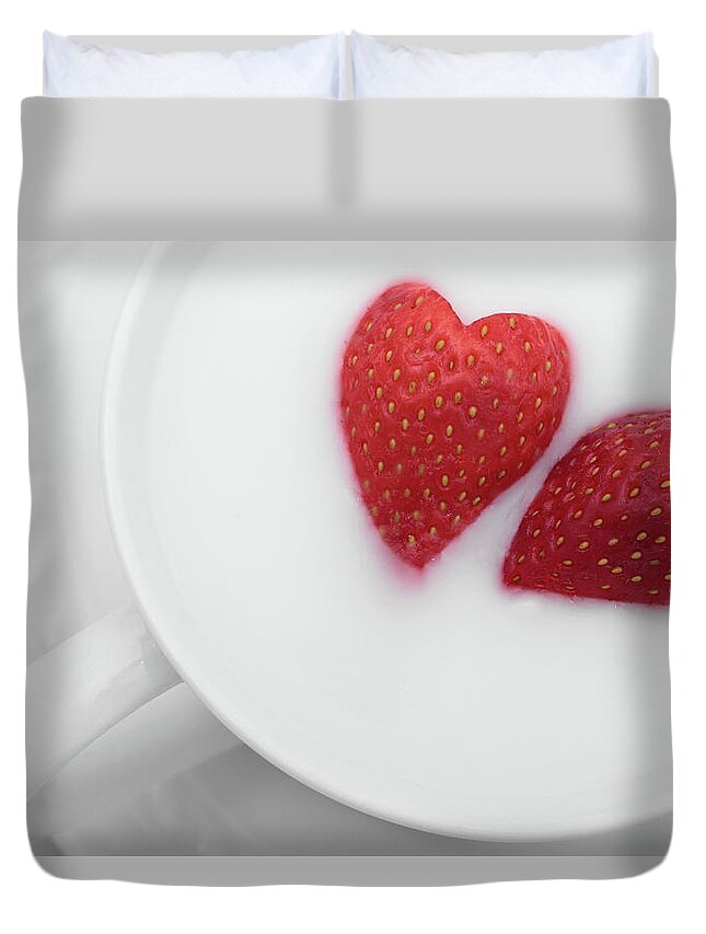 Valentine's Day Duvet Cover featuring the photograph For Valentine's day by William Lee