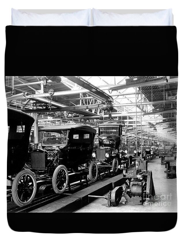Technology Duvet Cover featuring the photograph Ford Model T Assembly Line, 1920s by Science Source