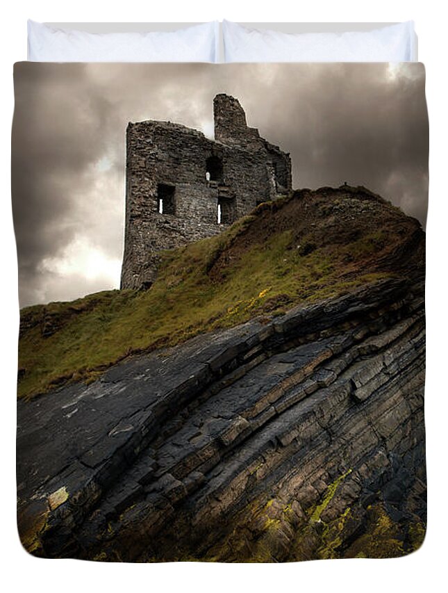 Ballybunion Duvet Cover featuring the photograph Forgotten Castle in Ballybunion by Jaroslaw Blaminsky