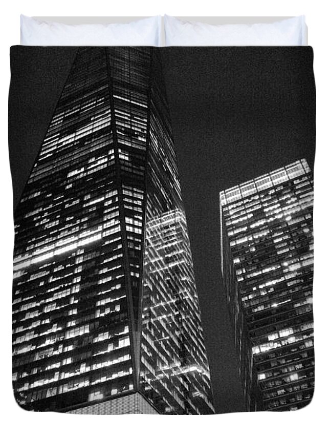 Canon Duvet Cover featuring the photograph Freedom Tower in Black and White by SR Green