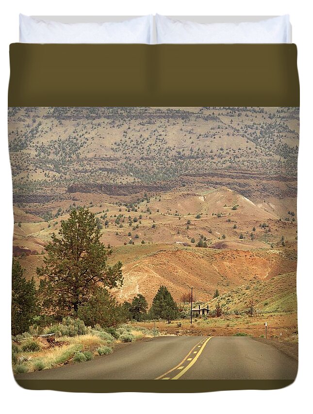 Smith Rock State Park Duvet Cover featuring the photograph From Mitchell to Smith Rock by Hany J