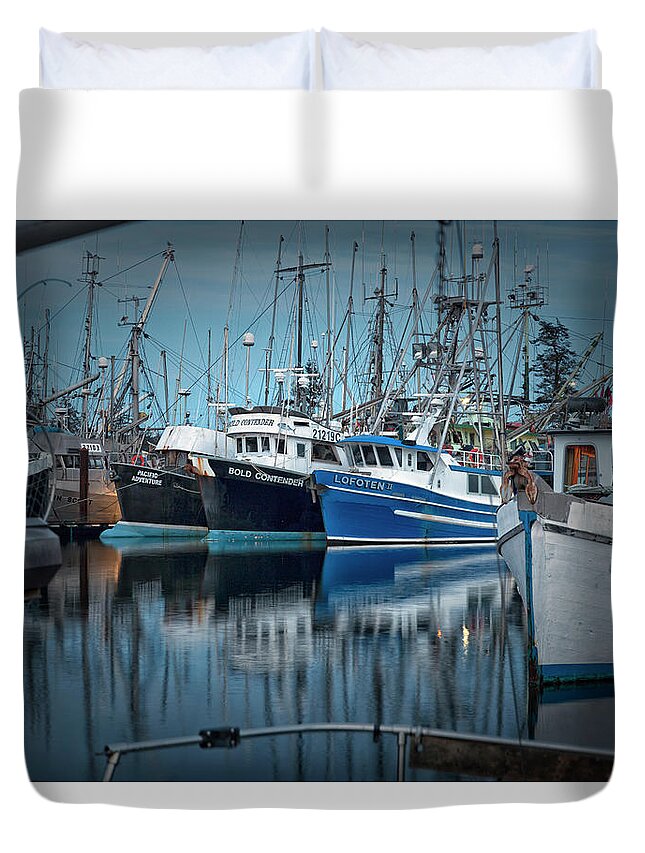 Discovery Harbour Duvet Cover featuring the photograph Full House by Randy Hall