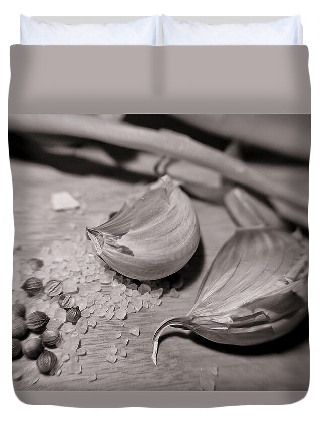 Food Duvet Cover featuring the photograph Garlic ready. by Elena Perelman