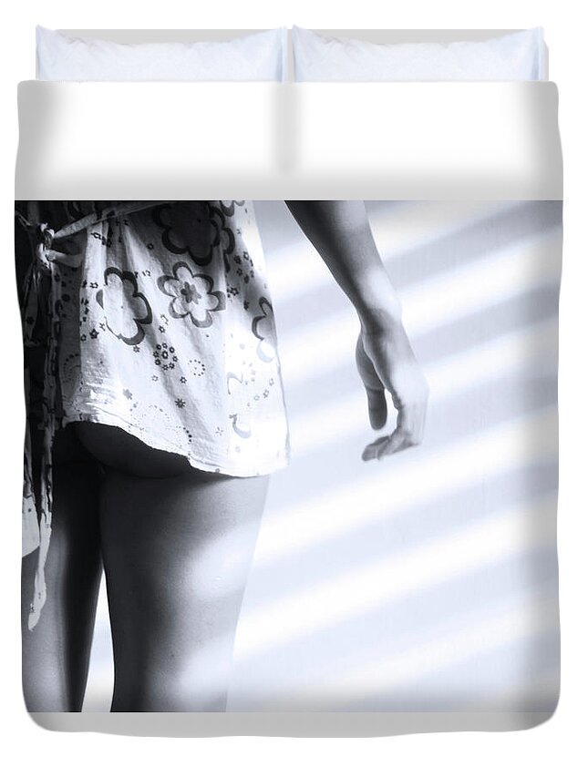 Mati Duvet Cover featuring the photograph Gawping by Jez C Self