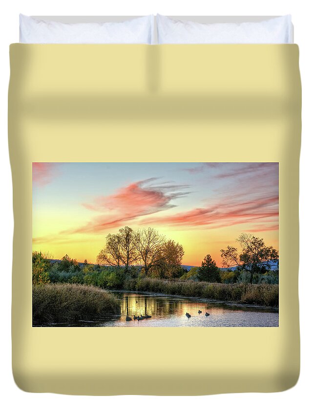 Sunrise Duvet Cover featuring the photograph Geese by Fiskr Larsen