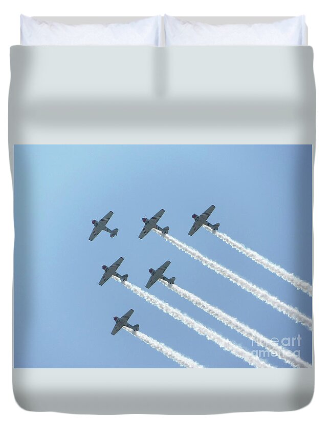 Aircraft Duvet Cover featuring the photograph Geico SkyTypers by Scott Evers