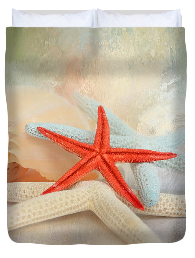 Jai Johnson Duvet Cover featuring the photograph Gifts From The Sea by Jai Johnson