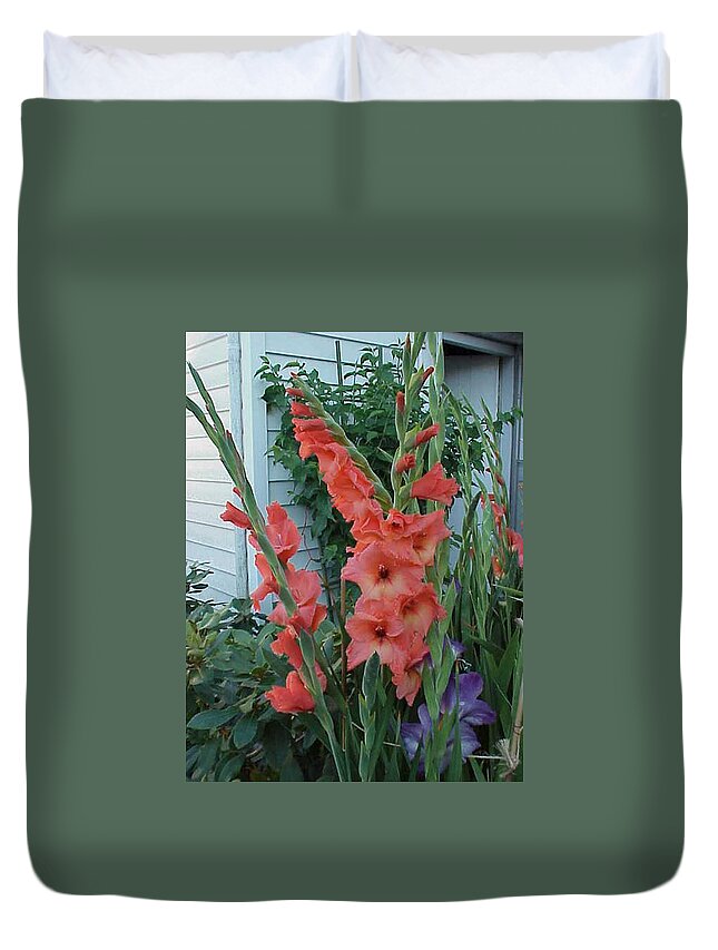 Flowers Duvet Cover featuring the photograph Glads To See You by Jay Milo
