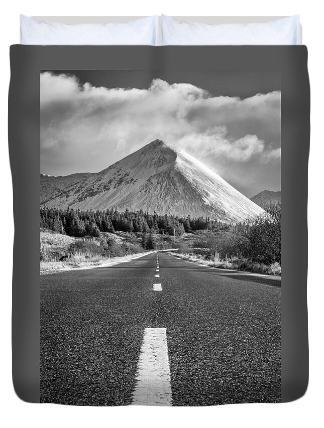 Highland Duvet Cover featuring the photograph Glamaig by Neil Alexander Photography