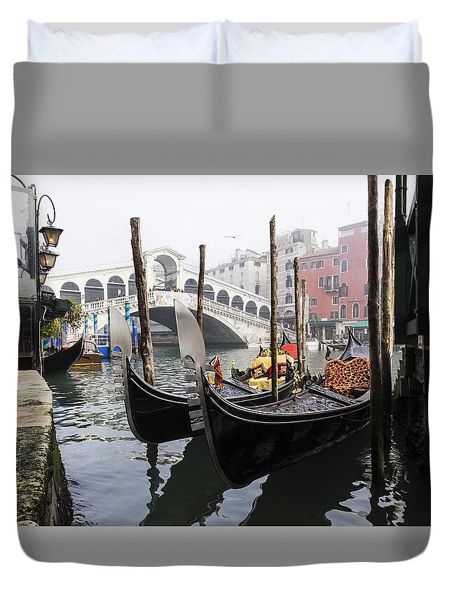 Venice Duvet Cover featuring the photograph Gondole a Rialto 6948 by Marco Missiaja