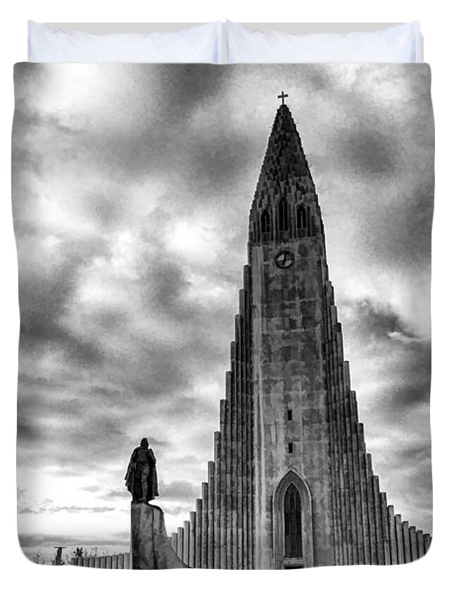 Iceland Hallgrims Kirkja Duvet Cover featuring the photograph Hallgrims Kirkja Iceland by Rick Bragan