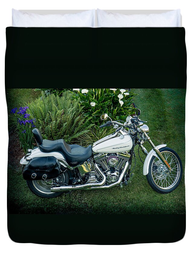 Motorcycle Duvet Cover featuring the photograph Harley-Davidson Softail Deuce 2004 by E Faithe Lester