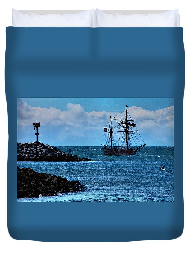 Tall Ship. Hawaiian Chieftain Duvet Cover featuring the photograph Hawaiian Chieftain-2 by Michael Gordon