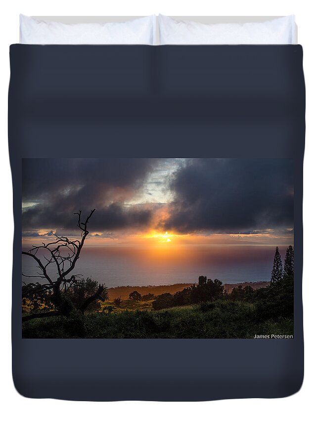 Hawaii Duvet Cover featuring the photograph Hawaiian Sunset by James Petersen