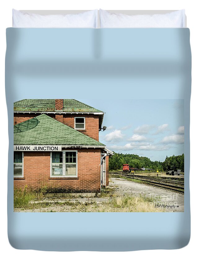 Junction Duvet Cover featuring the photograph Hawk Junction by Elaine Berger