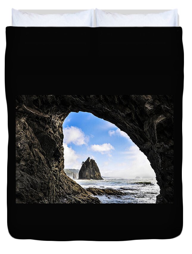 Scenic Duvet Cover featuring the photograph Hole in the Wall by Pelo Blanco Photo