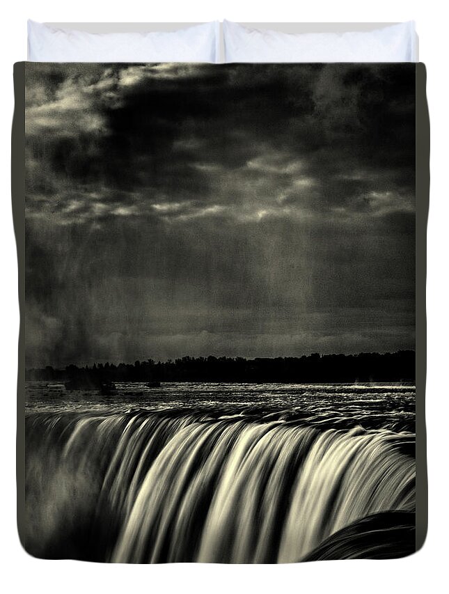 Canada Duvet Cover featuring the photograph Horseshoe Falls B W by Roger Passman