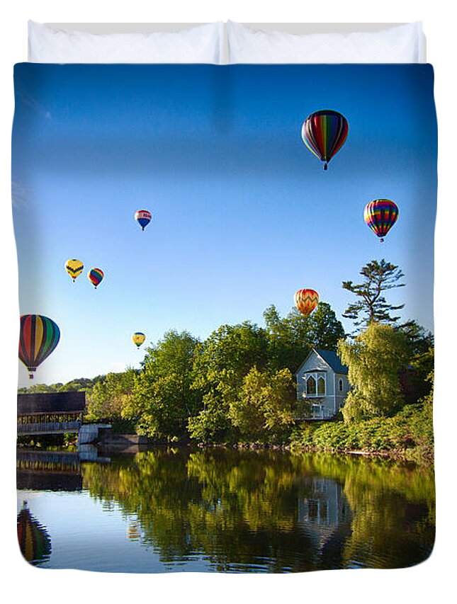 Quechee Covered Bridge Duvet Cover featuring the photograph Hot Air balloons in Quechee by Jeff Folger