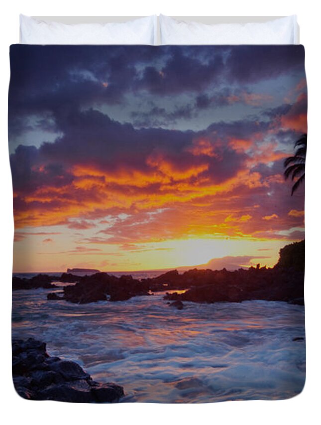 Makena Secret Beach Sunset Palmtrees Ocean Tide Clouds Duvet Cover featuring the photograph Hula Sunset by James Roemmling