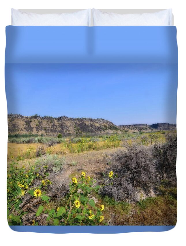 Idaho Duvet Cover featuring the photograph Idaho Landscape by Bonnie Bruno