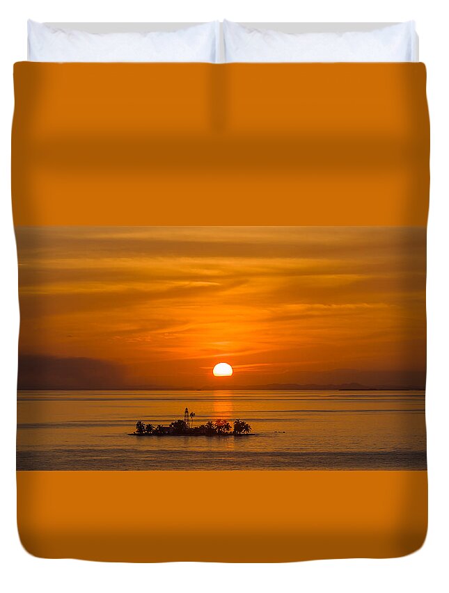 Landscape Duvet Cover featuring the photograph In the middle of no-where by Charles McCleanon