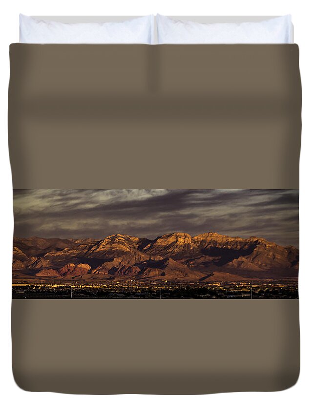 Landscapes Duvet Cover featuring the photograph In The Morning Light by Ed Clark